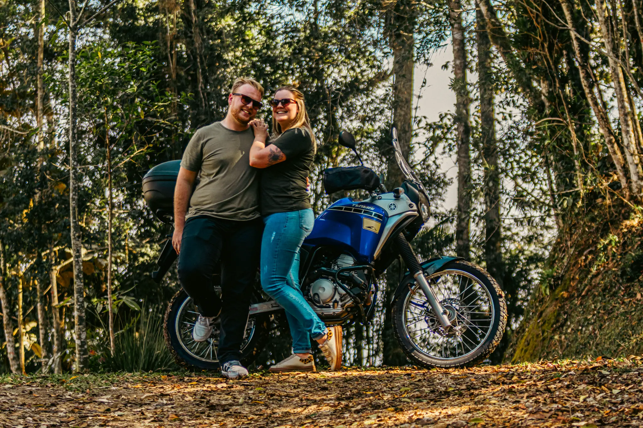 Casal da comunidade com Teneré azul